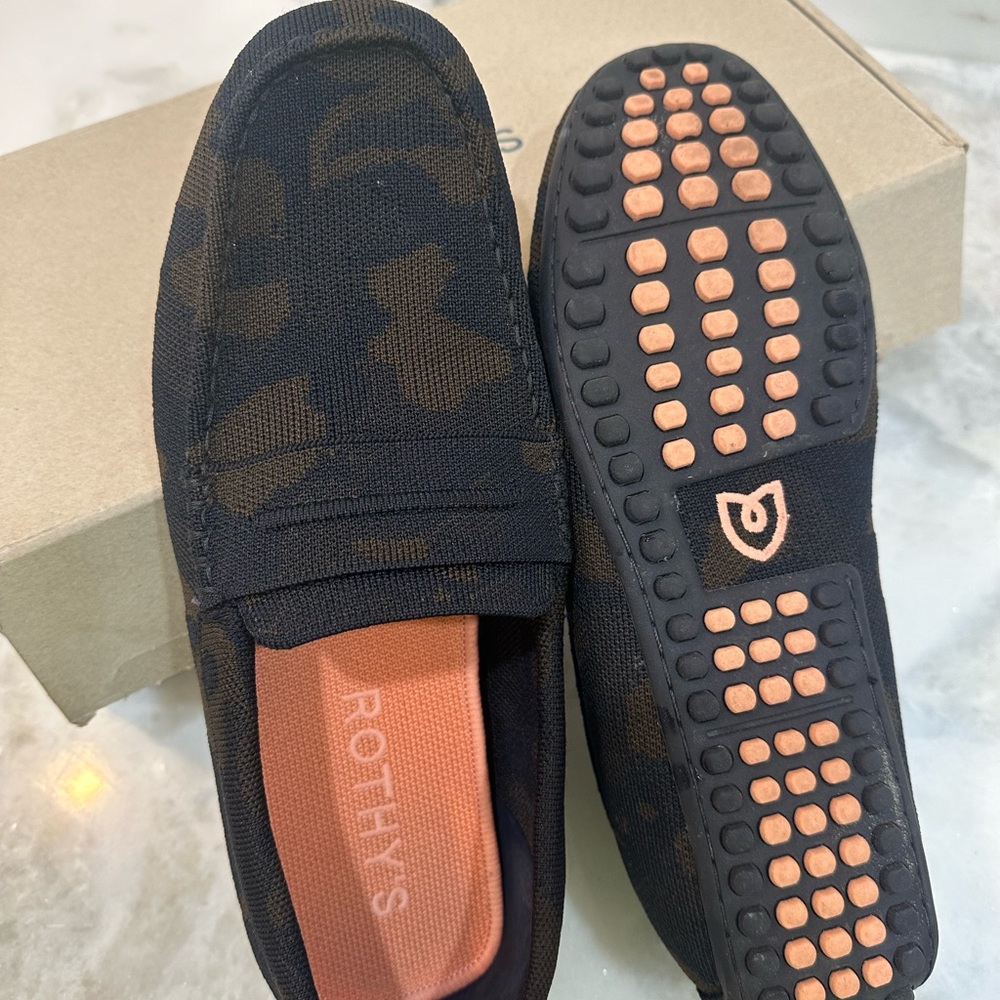 Mens 11.5 Rothy’s Driving Loafer in Woodland Camo